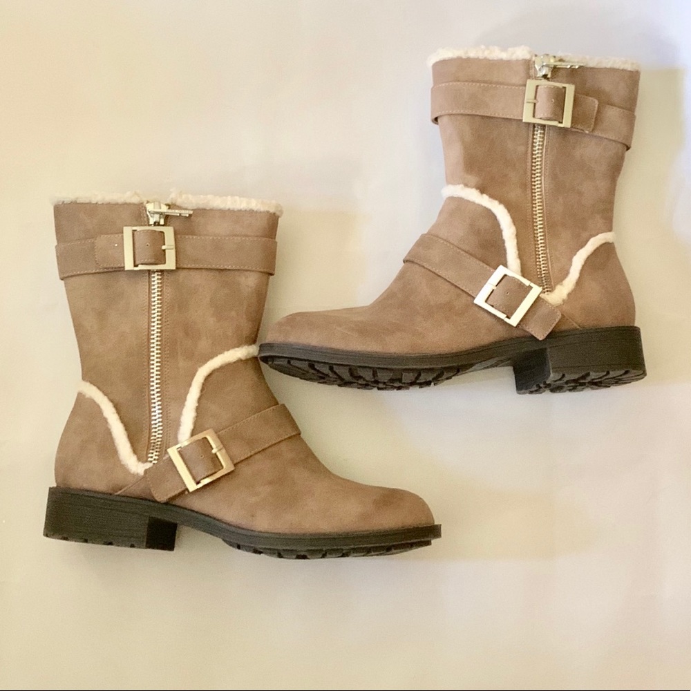 🥾 LIKE NEW WOMENS BOOTS size 8 1/2 🥾